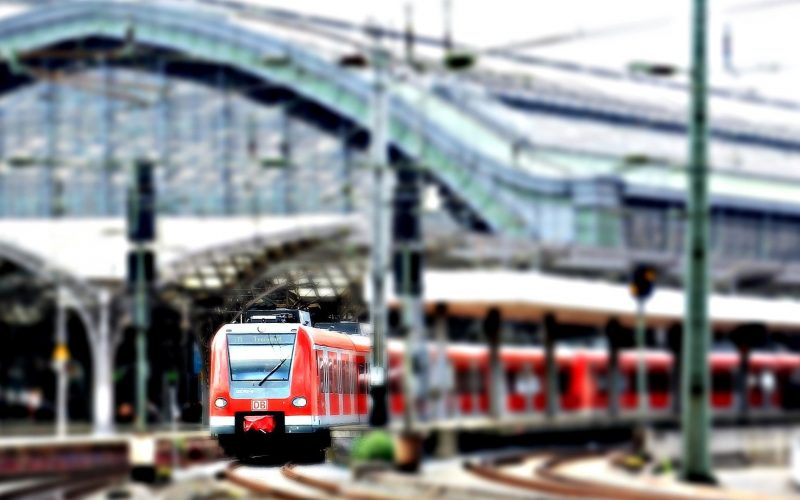 Zug im Bahnhof
